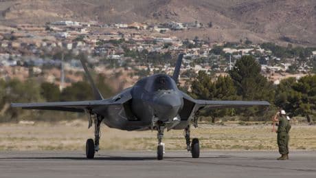 Segundo aterrizaje de emergencia de un F-35B británico en menos de dos meses, esta vez en Japón