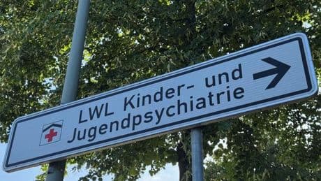 "Islamistische Gefährderin": Messer-Attacke in Psychiatrie-Küche: Wachmann war abwesend