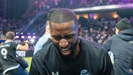 Real-Star spricht über Neu-Trainer Alonso - Rüdiger feiert Icon-League-Titel am Flughafen