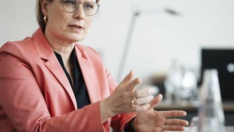 Justizministerin Hubig: „Kommt der Täter seinem Opfer zu nahe, wird Alarm ausgelöst“