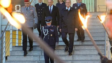 Regierungsbildung: „Die Ehre meines Lebens“: Scholz mit Großem Zapfenstreich verabschiedet