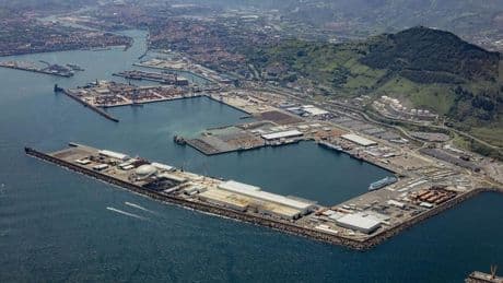 El Puerto de Bilbao impulsa su electrificación con cuatro plantas solares