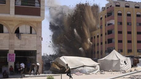Na de daverende klap van de raket opent Israël het offensief in Gaza-Stad