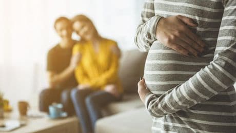 Iss: un  bicchiere può scatenare la sindrome feto-alcolica, ecco perché non bere in gravidanza