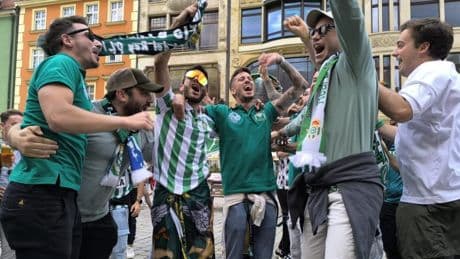 La afición del Betis ya calienta motores en Breslavia