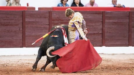 Lecciones a caballo y al natural de Diego Ventura y Borja Jiménez, a hombros en Colmenar Viejo