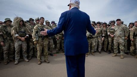 Comment Donald Trump utilise l'armée américaine à des fins politiques