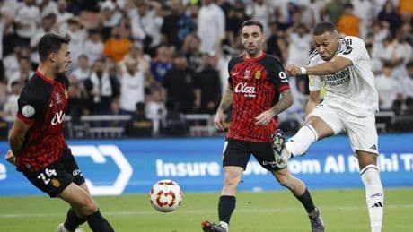 El Real Madrid, a no hacer campeón al Barça esta noche