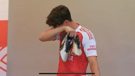 Mitten im Fotoshooting - Arsenal-Transfer bricht in Tränen aus