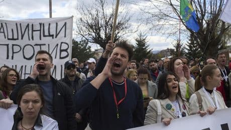 Serbie : face à la contestation, le pouvoir contre-attaque