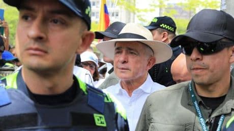 La Colombie attend le verdict de la justice contre l’ex-président Alvaro Uribe, accusé de subornation de témoins