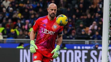İspanyol kaleci Reina 42 yaşında aktif futbolu bırakıp teknik direktör oluyor