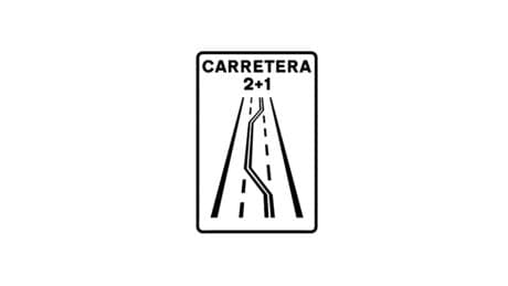 Qué significa la señal 2+1 que se está viendo en las carreteras de España