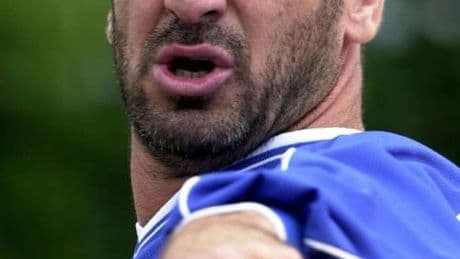 Il Papa "cugino" alla lontana di Eric Cantona (ma forse è solo una cantonata)
