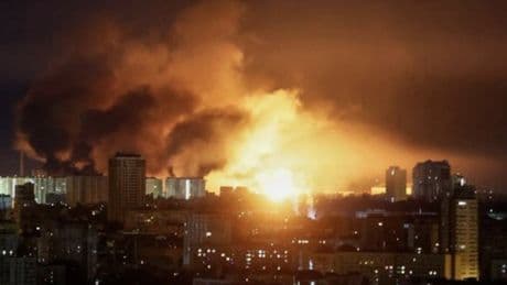 Ucraina, dai voli cancellati agli scali in tilt: ora l?obiettivo di Kiev è rovinare l?estate ai russi (sempre più contrari alla guerra)