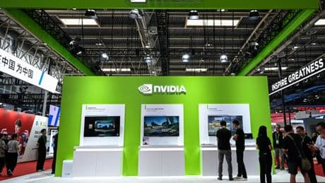 Nvidia, conceptrice de puces électroniques dédiées à l'IA, assure faire "de son mieux" pour fournir la Chine