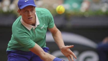 Roland Garros, Sinner ingiocabile: travolge Lehecka in tre set e va agli ottavi