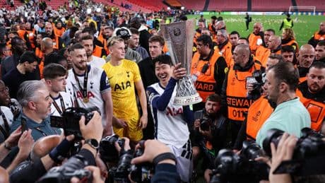 Heung-Min Son y la sonrisa que contagió a los presentes en la zona mixta de San Mamés