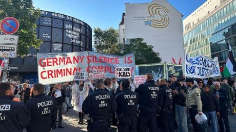 Nahost-Konflikt: Politikerin bei Pro-Palästina-Demo bedrängt und verletzt