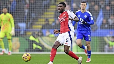 Mikel Arteta (Arsenal) verdedigt spelen Thomas Partey tijdens onderzoek naar verkrachting: ’Juist gehandeld’