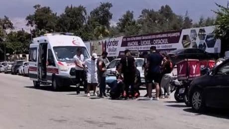 Motosiklet ile otomobil çarpıştı; 1 yaralı