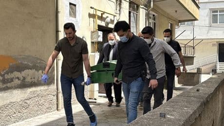 Çilingirle girdiği evde dehşetle karşılaştı! 11 yıldır kayıp olan kişinin parçalanmış cesedi dondurucu ve buzdolabından çıktı