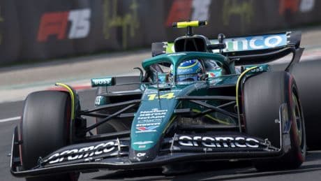 Alonso roza la 'pole' en un día mágico, Leclerc sorprende a los McLaren y Sainz se hunde en la F1