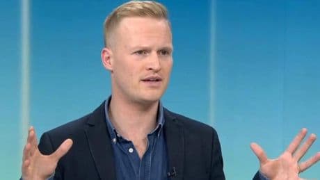 Grünen-Politiker mit Antifa-Flagge – „Man weiß eigentlich gar nicht, was peinlicher ist“
