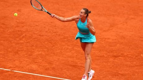 EN DIRECT - Roland-Garros : Sabalenka se reprend et sert pour le set