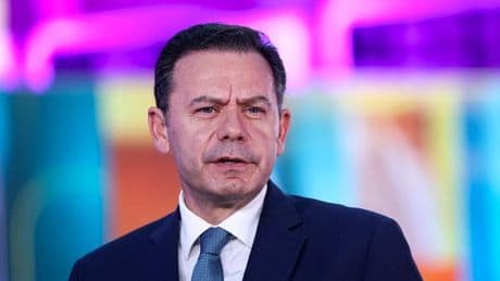 Au Portugal, le premier ministre renonce à son alliance avec les socialistes et donne des gages à l’extrême droite