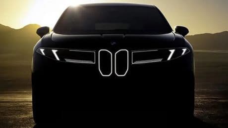Bmw iX3, il video su youtube che anticipa il debutto. Con il nuovo frontale cambia il doppio rene