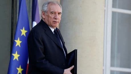 Communes sans assurance: pourquoi Bayrou se lance dans une opération séduction avec les maires