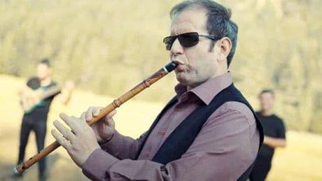 Gündüz öğretmen gece müzisyen