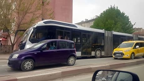 İnegöl'de metrobüs sürprizi: İlk etapta 6 kilometrelik kesim hizmete giriyor! Tramvay maliyeti artınca metrobüste karar kılındı