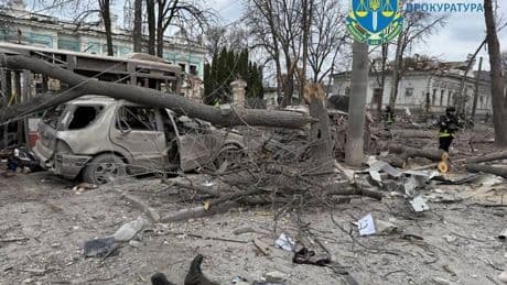 Al menos 21 muertos en un bombardeo ruso sobre el centro de Sumy en pleno Domingo de Ramos