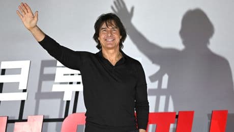 Tom Cruise grimpe sur un toit londonien avant sa venue à Cannes pour Mission : Impossible