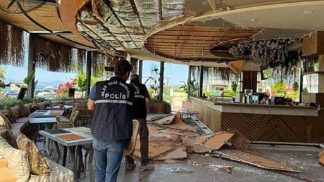 Fethiye'de restoranın tavanı çöktü! Yaralılar var