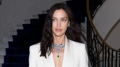 Irina Shayk se salta el protocolo de Cannes con un &#039;look&#039; de Mango