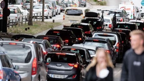 Verkehr: Veteranentag, Demos und A7-Sperrung: viel Stau in Hamburg
