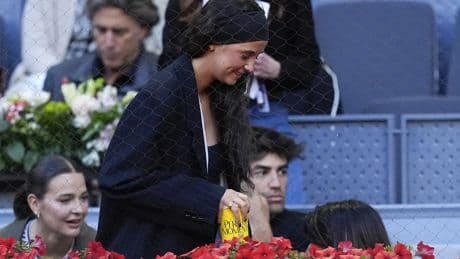 El &#039;look&#039; masculino de Victoria Federica para irse al tenis con su novio: blazer &#039;oversize&#039; y vaqueros anchos