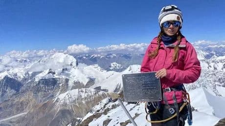 Chilling update as bid to save woman stuck 22,000ft up Victory Peak abandoned