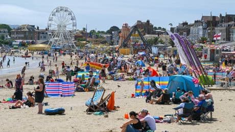 UK weather: Hundreds of Brits head to beaches & parks as temps hit 26C – but it won’t last for long