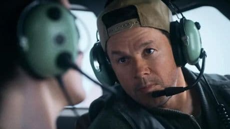 Mark Wahlberg decolla nel thriller ad alta tensione Flight Risk - Trappola ad alta quota
