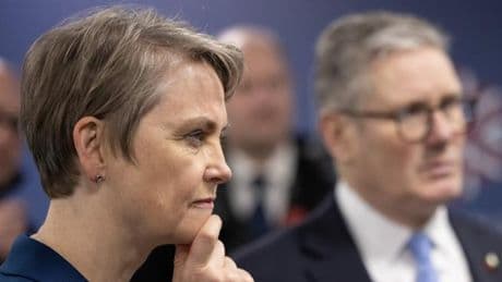 Die Frau, die Großbritanniens knallharten Migrationskurs durchsetzen soll