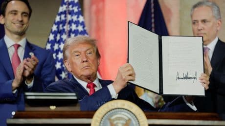Trump signs order to clarify college athletes’ employment status amid NIL chaos