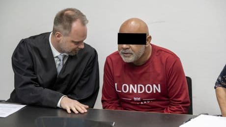 Altenpfleger vor Gericht - Priester (61) mit Nacktfotos erpresst
