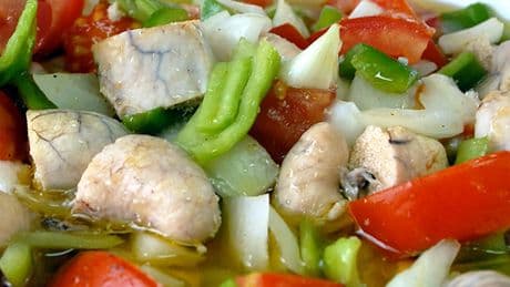 Tres ensaladas (no aburridas) para hacer en 5 minutos con latas o sobras