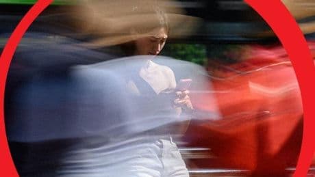 Ingurune digitaletako 10 sexu-delitutik 8k adingabeak ziren