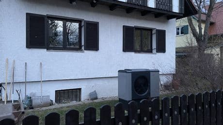 Hausbesitzer steigt auf Wärmepumpe um: Stadtwerke pochen weiter auf Gaskosten