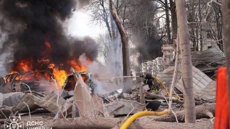 Así es la tregua de Putin: 32 civiles muertos y 99 heridos en un ataque aéreo a la ciudad ucraniana de Sumy